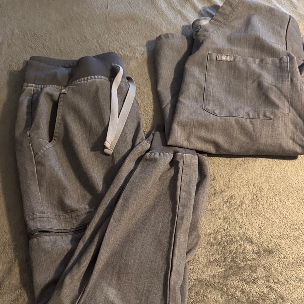 Figs Women's Gray Joggers SET